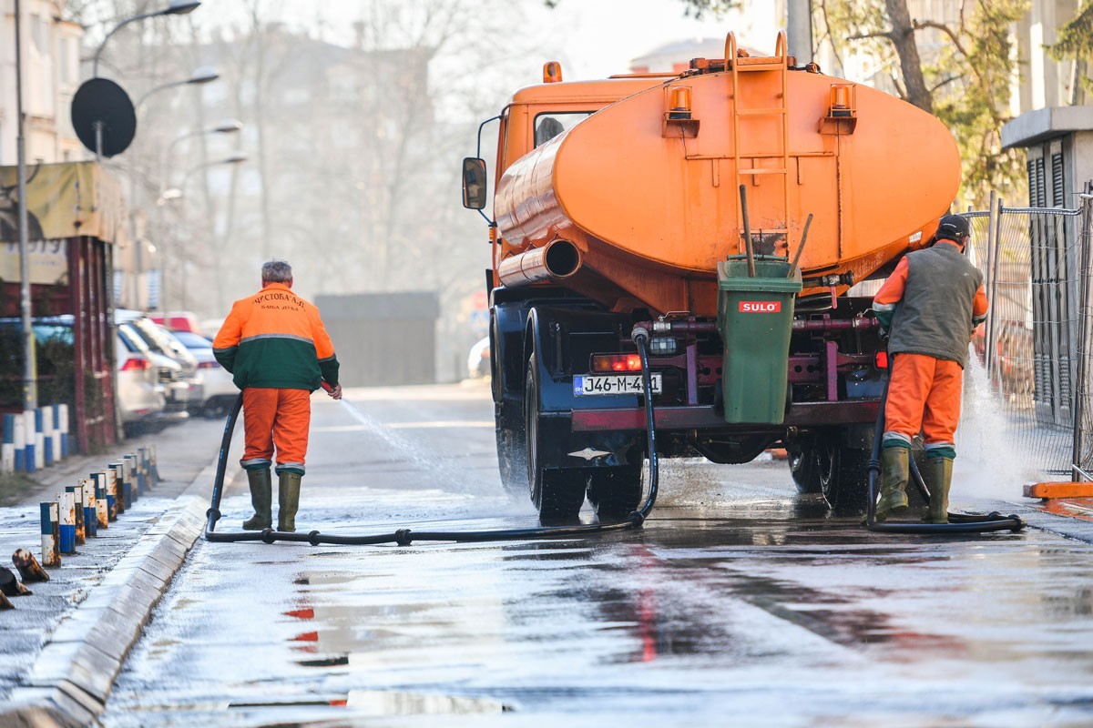 Počelo čišćenje slivnika i pranje ulica na području Banjaluke