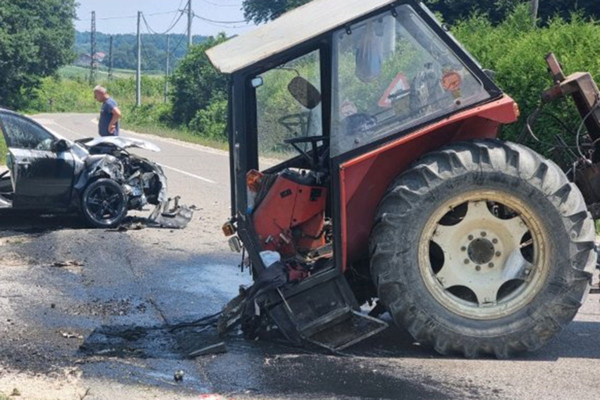 Sudar kod Doboja, prepolovljen traktor