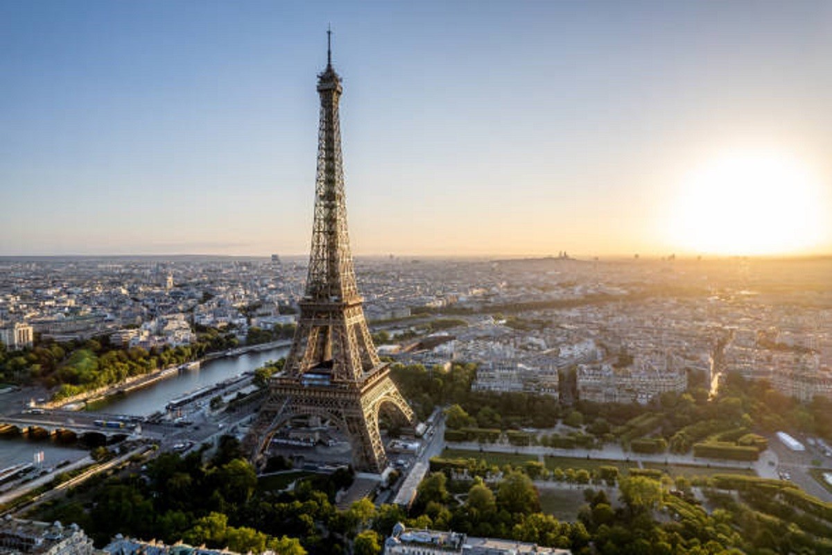 Turisti u širokom luku izbjegavaju Pariz