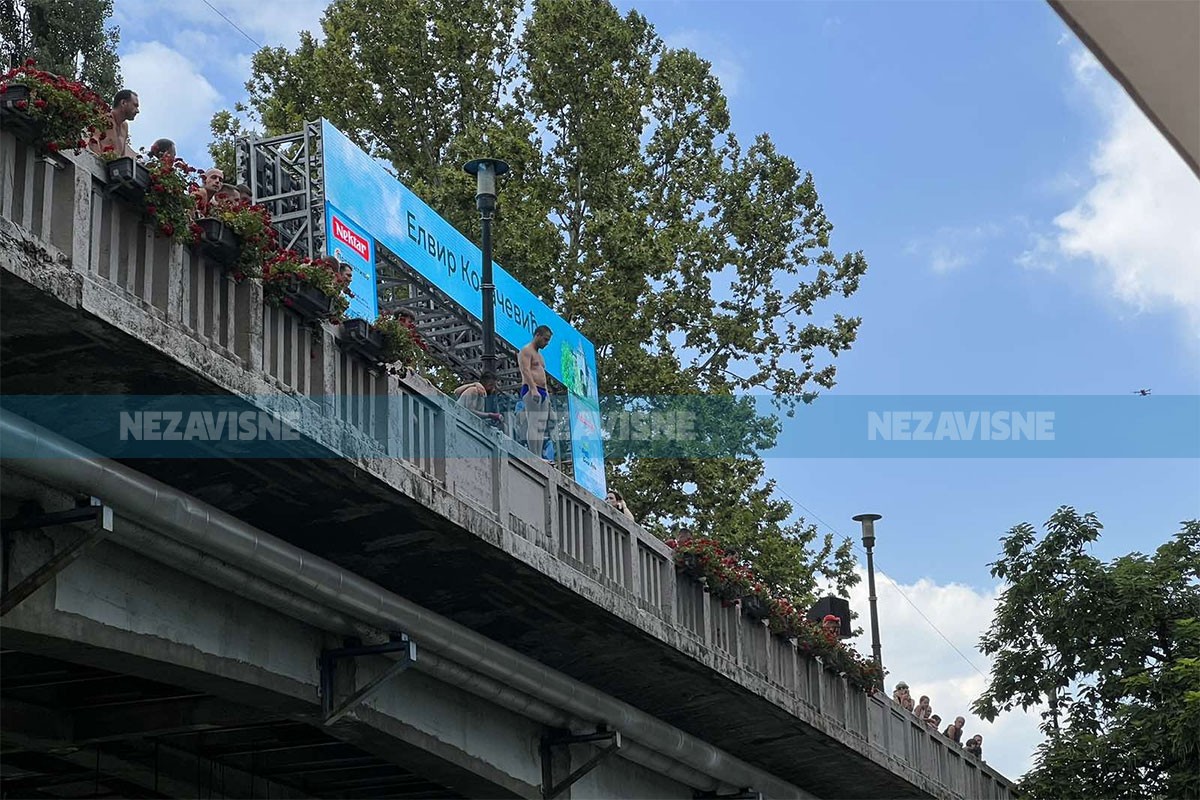 Skokovima sa Gradskog mosta počelo "Ljeto na Vrbasu" (FOTO, VIDEO)