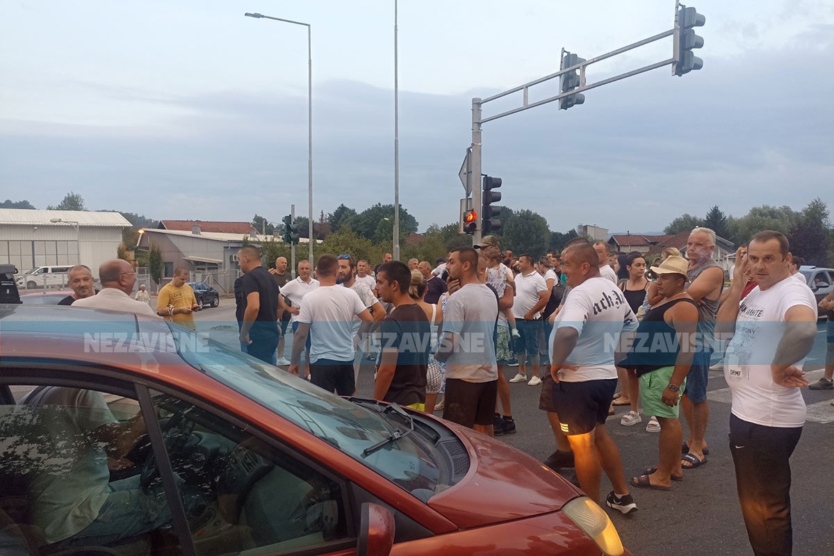 Mještani banjalučkog naselja blokirali put: "Hoćemo vodu" (VIDEO/FOTO)