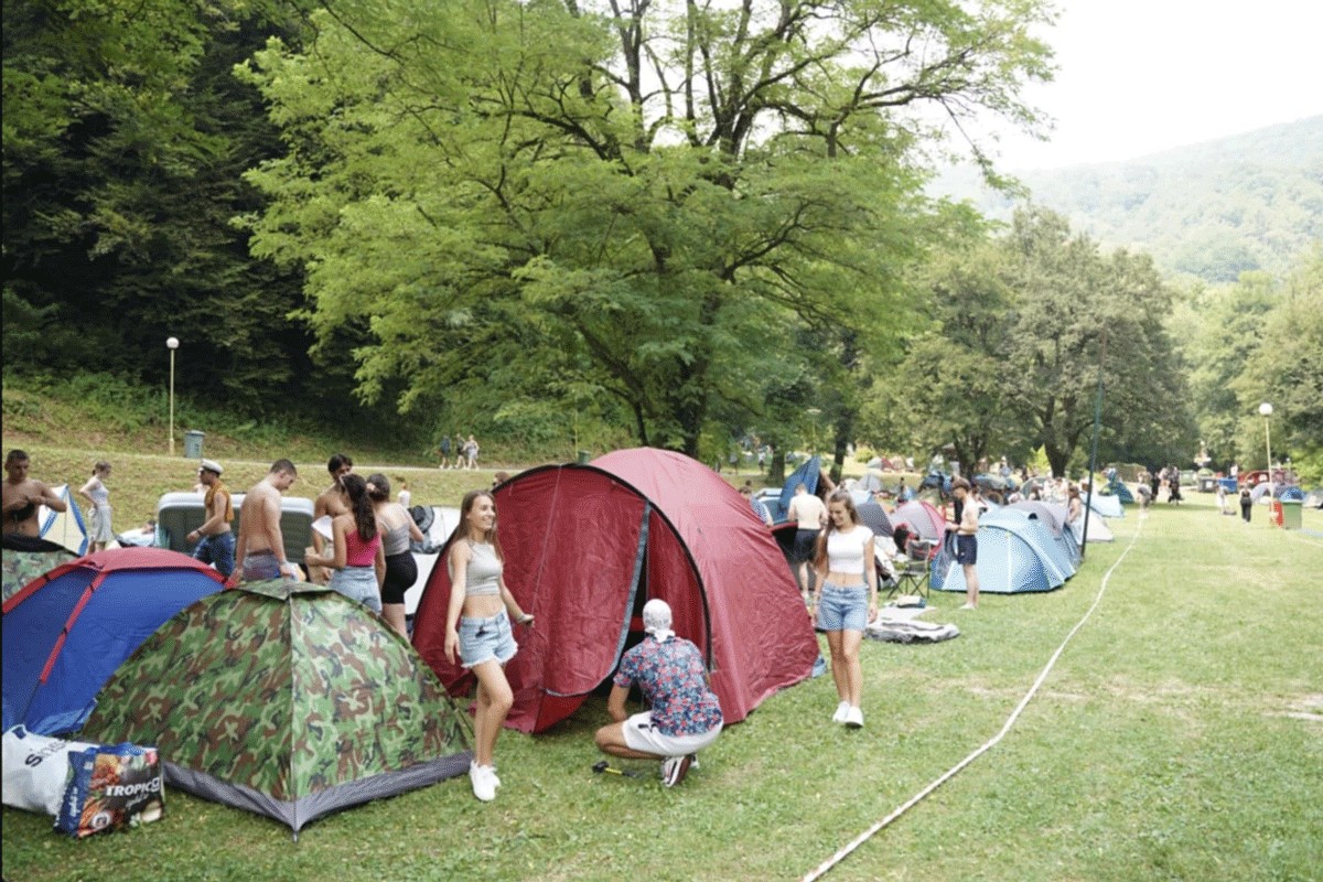 Otvoren OK kamp: Ljubitelji prirode i dobre muzike stigli na Tjentište