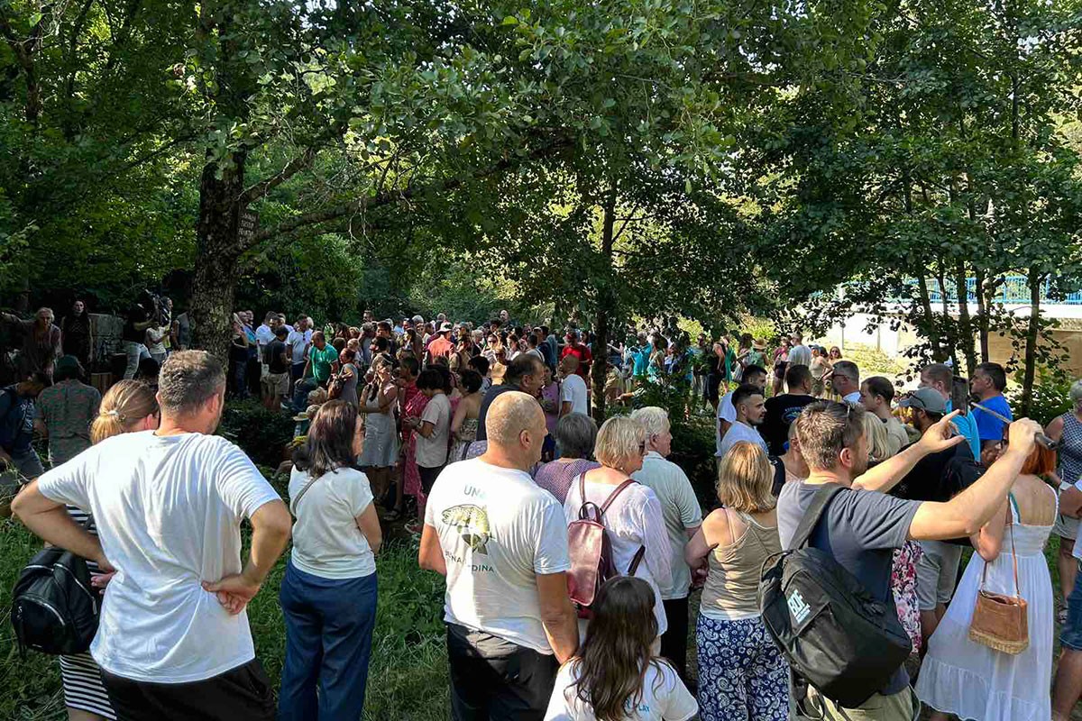 Snažna poruka s protesta: “Ne damo Unu, tijelima ćemo zaustaviti bagere” (FOTO, VIDEO)