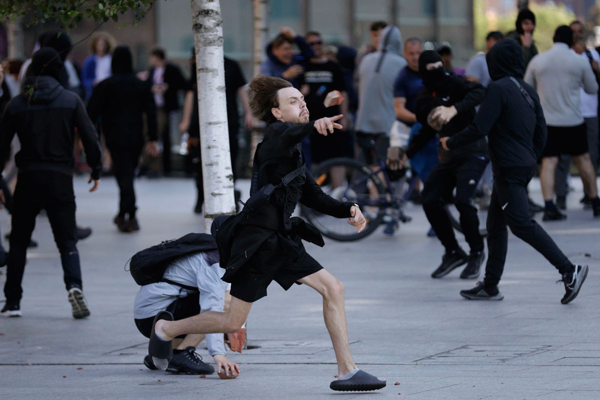 Nasilni protesti zbog ubistva troje djece