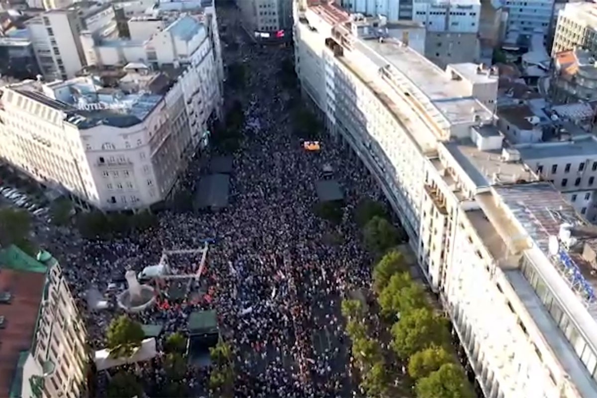 Protest u Beogradu protiv rudarenja litijuma: "Rio Tinto neće kopati, Jadar je naš" (VIDEO)