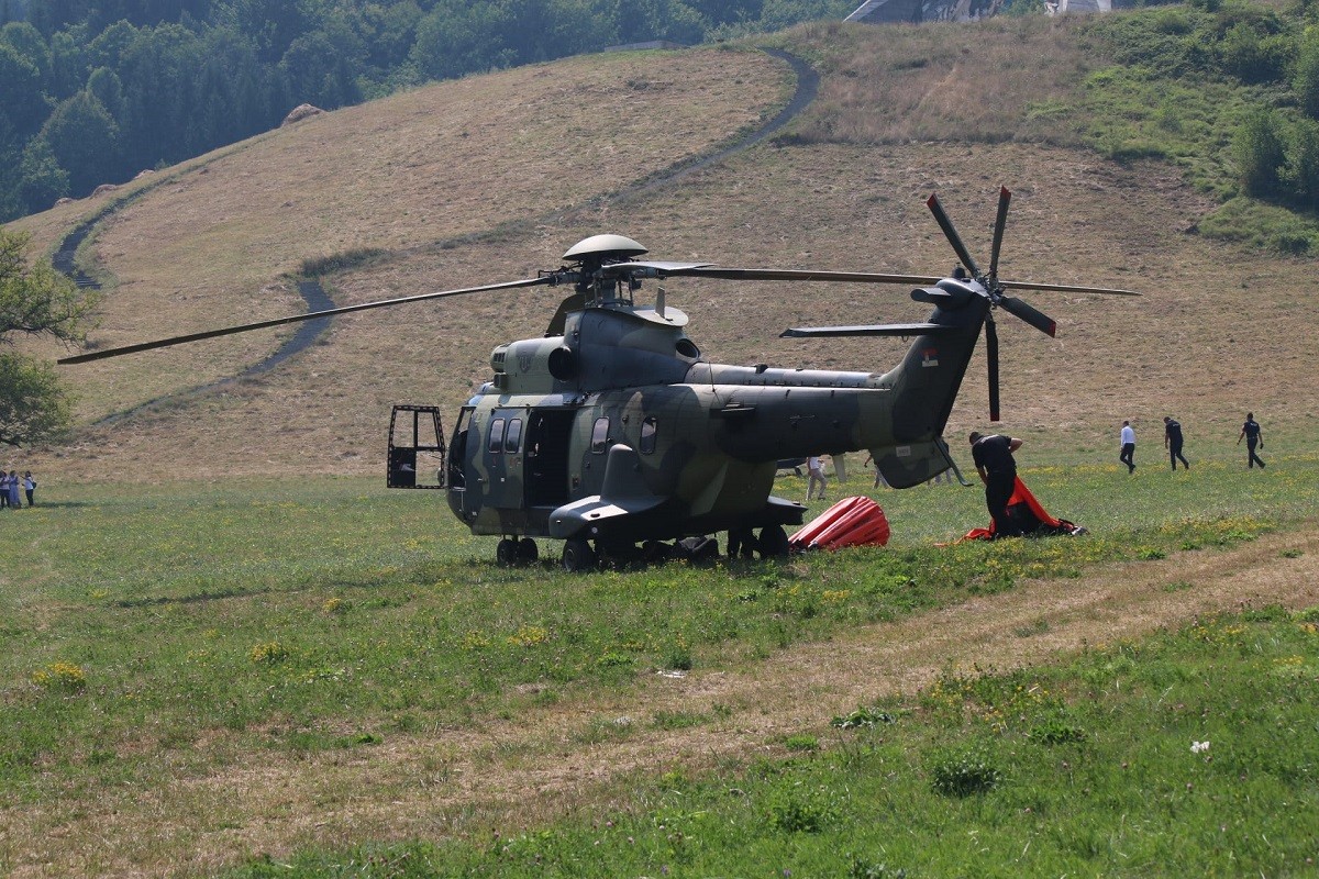 Dva helikoptera iz Srbije stigla na Tjentište