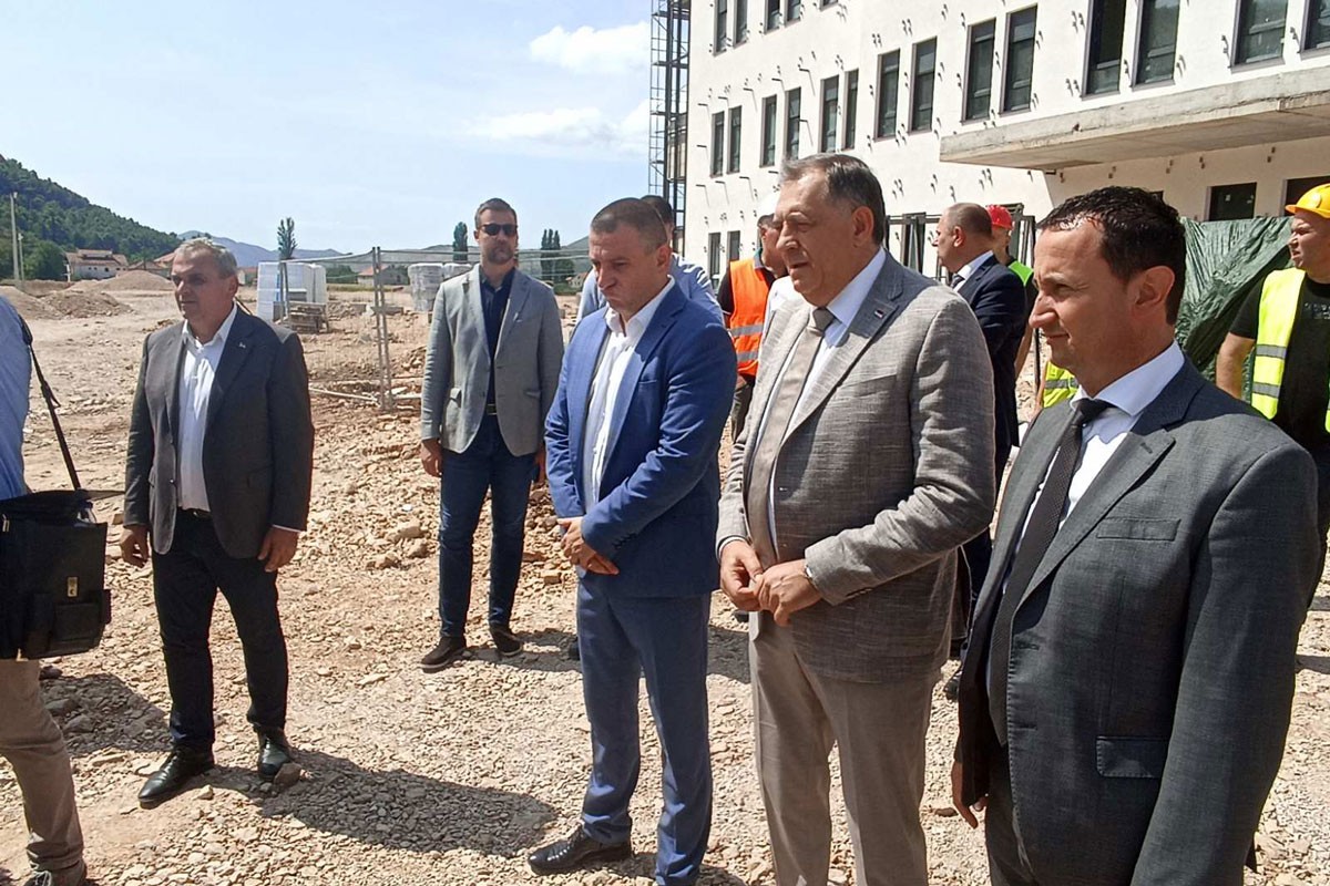 Dodik zadovoljan realizacijom višemilionskih projekata u Trebinju