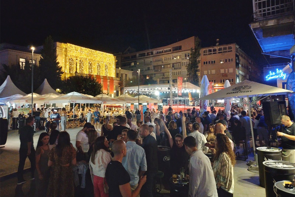 Odlična atmosfera tokom SFF-a, sarajevske ulice prepune ljudi (VIDEO)