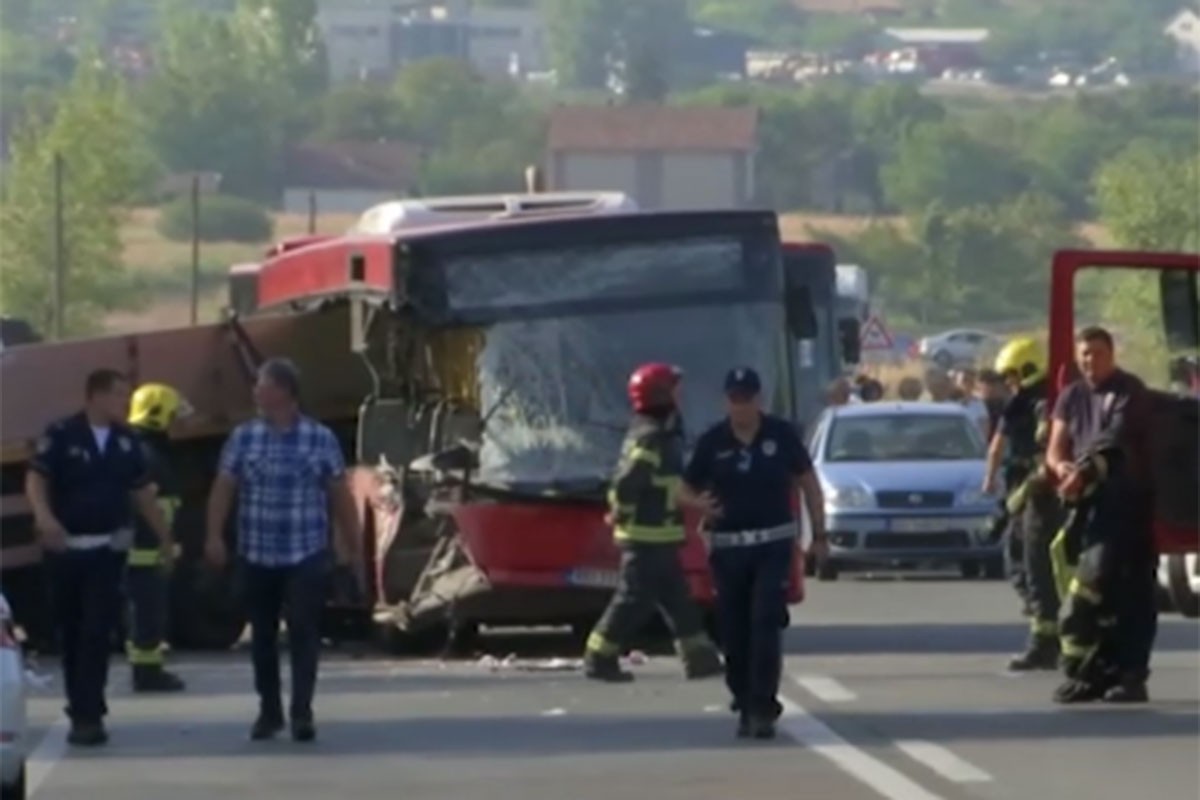 Detalji udesa u Beogradu: Poginuo muškarac, petero teže povrijeđeno