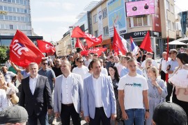 SPS započeo kampanju Porodičnom šetnjom i novim sloganom – Za Srpsku treba imat` dušu