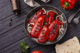 Ovih pet trikova će olakšati guljenje pečenih paprika