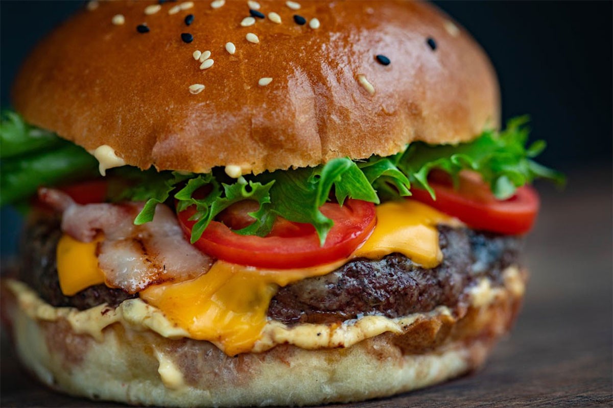 Najukusniji domaći burger, sprema se za 10 minuta