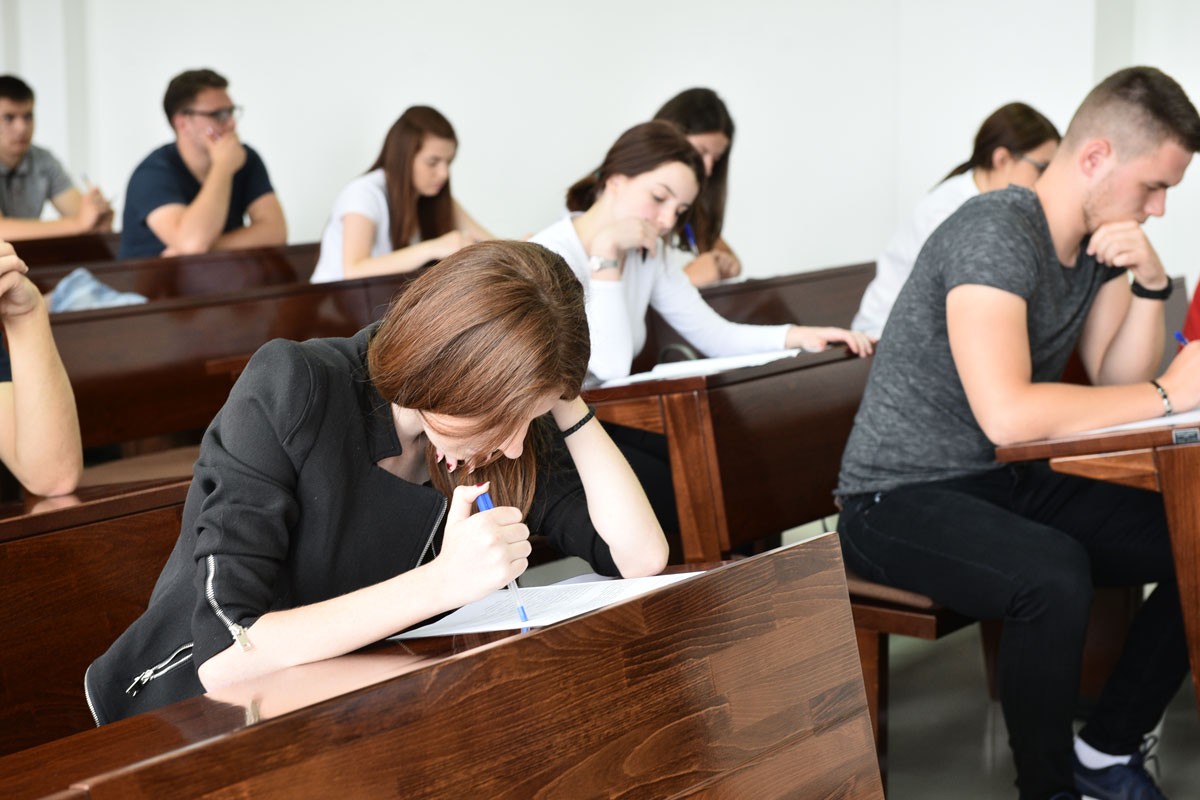 Treći upisni rok šansa za popunjavanje amfiteatara u Srpskoj