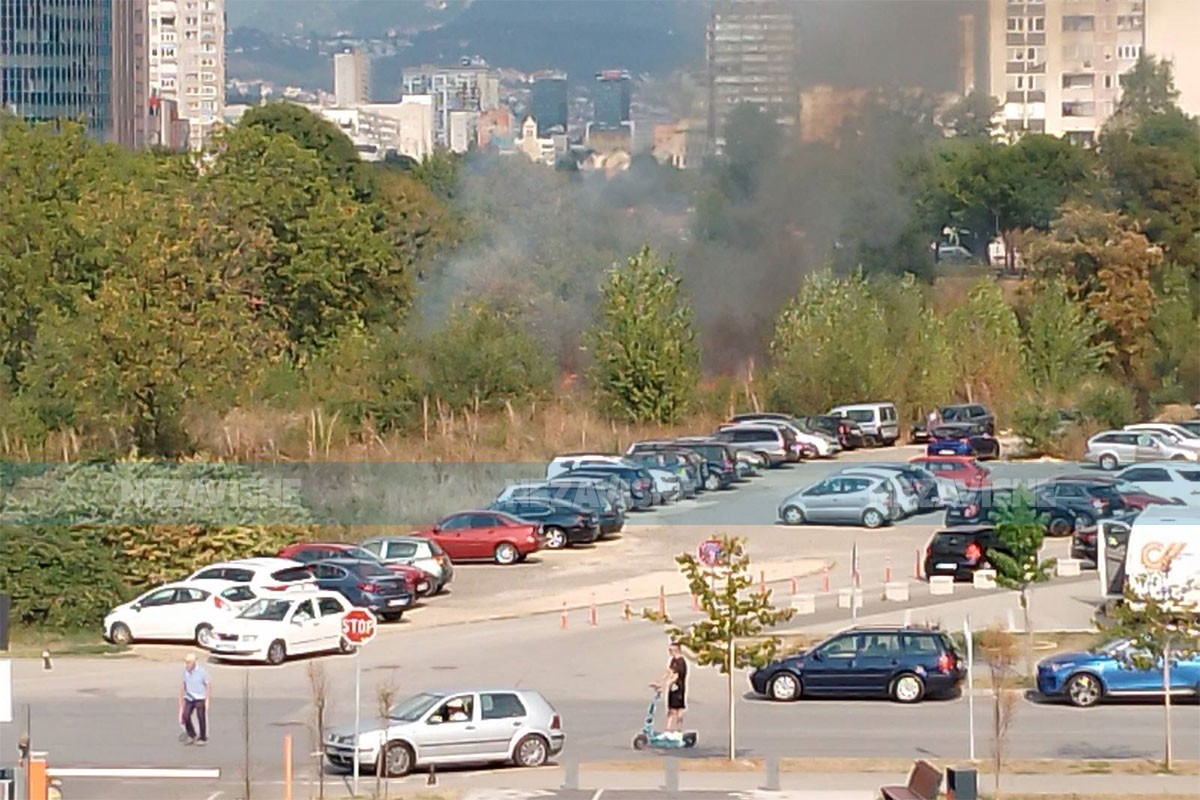 Požar u blizini Olimpijskog bazena u Sarajevu (VIDEO)