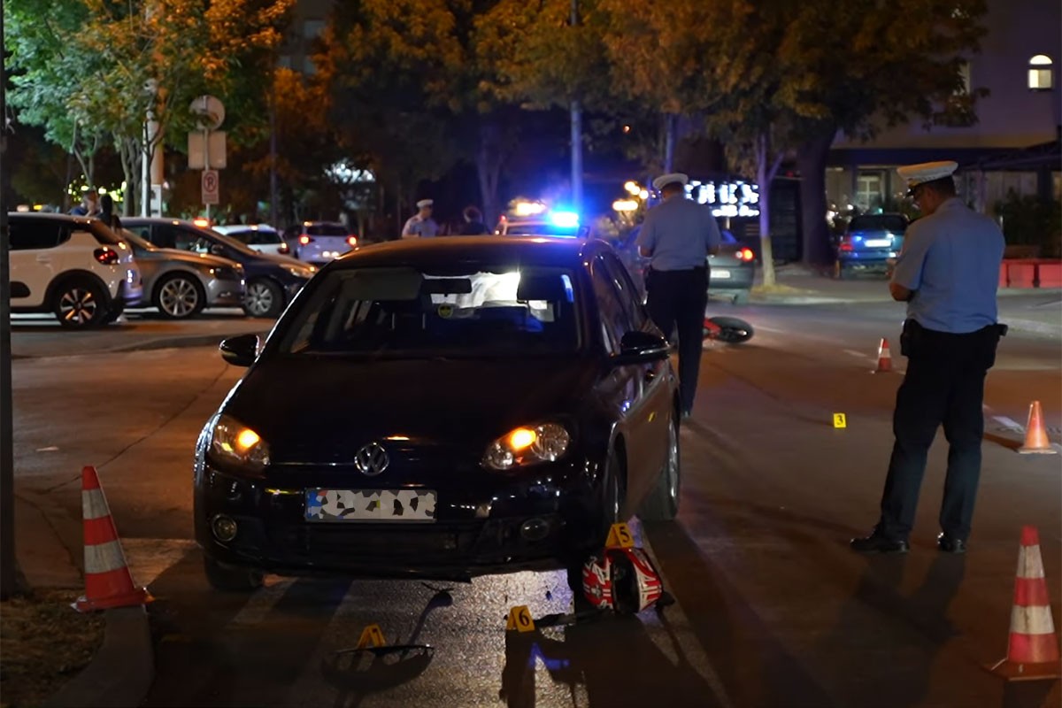 Sudar ispred kafića, vozač u bolnici (VIDEO)