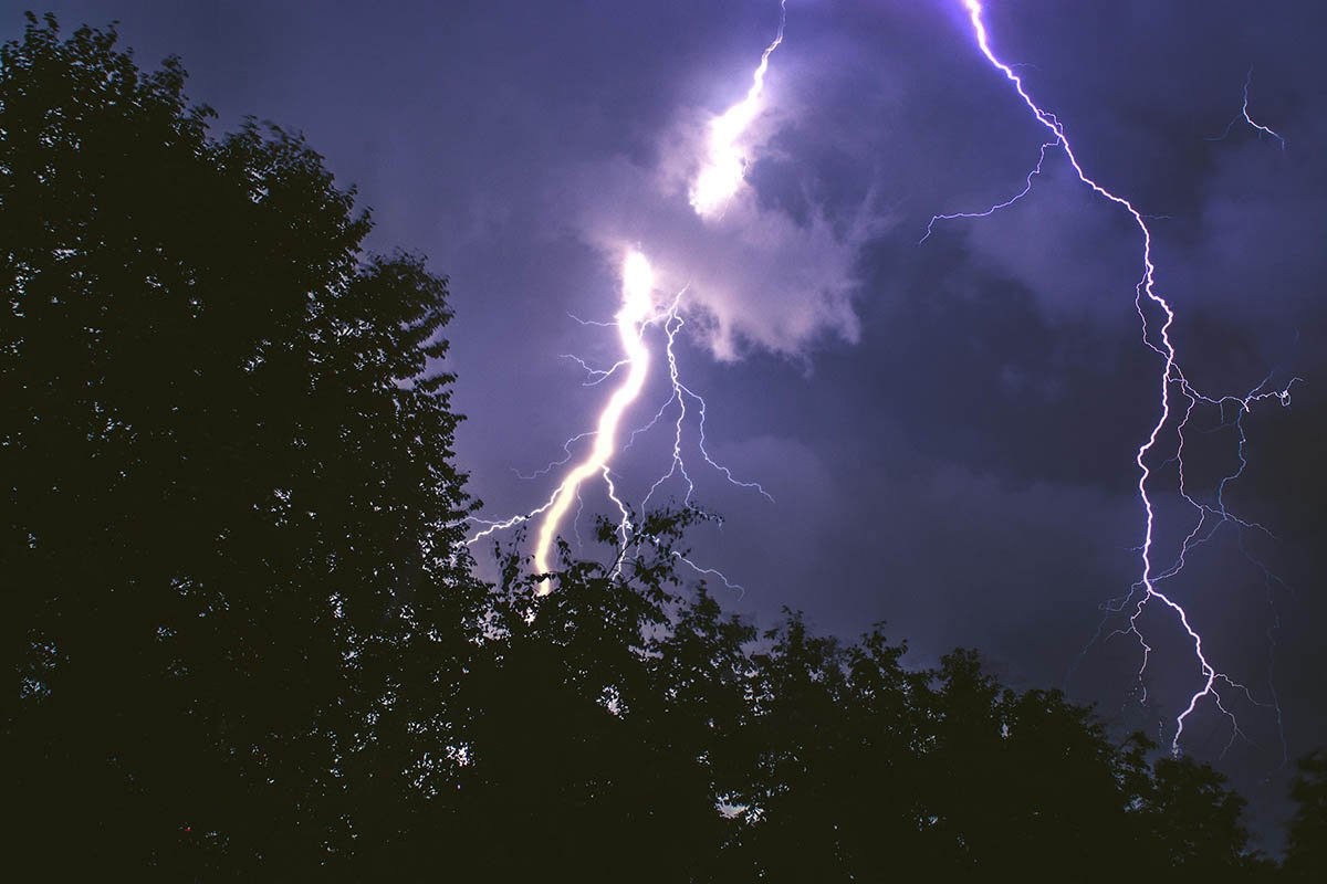 Hrvati izdali upozorenje na olujno nevrijeme: Upaljen crveni i narandžasti meteoalarm