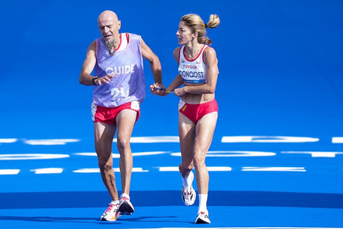 Okrutna pravila: Slijepa olimpijka pomogla vodiču pa ostala bez medalje (VIDEO)