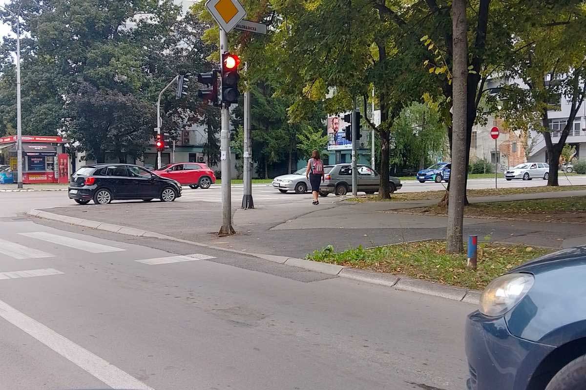 Nesavjesni vozači u centru Banjaluke vozili u suprotnom smjeru (FOTO)