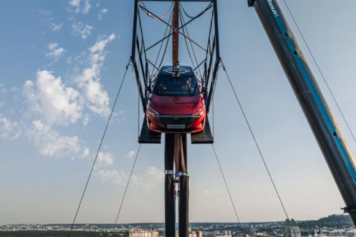 Pogledajte kako Nissan Qashqai "skače" sa 65 metara (VIDEO)