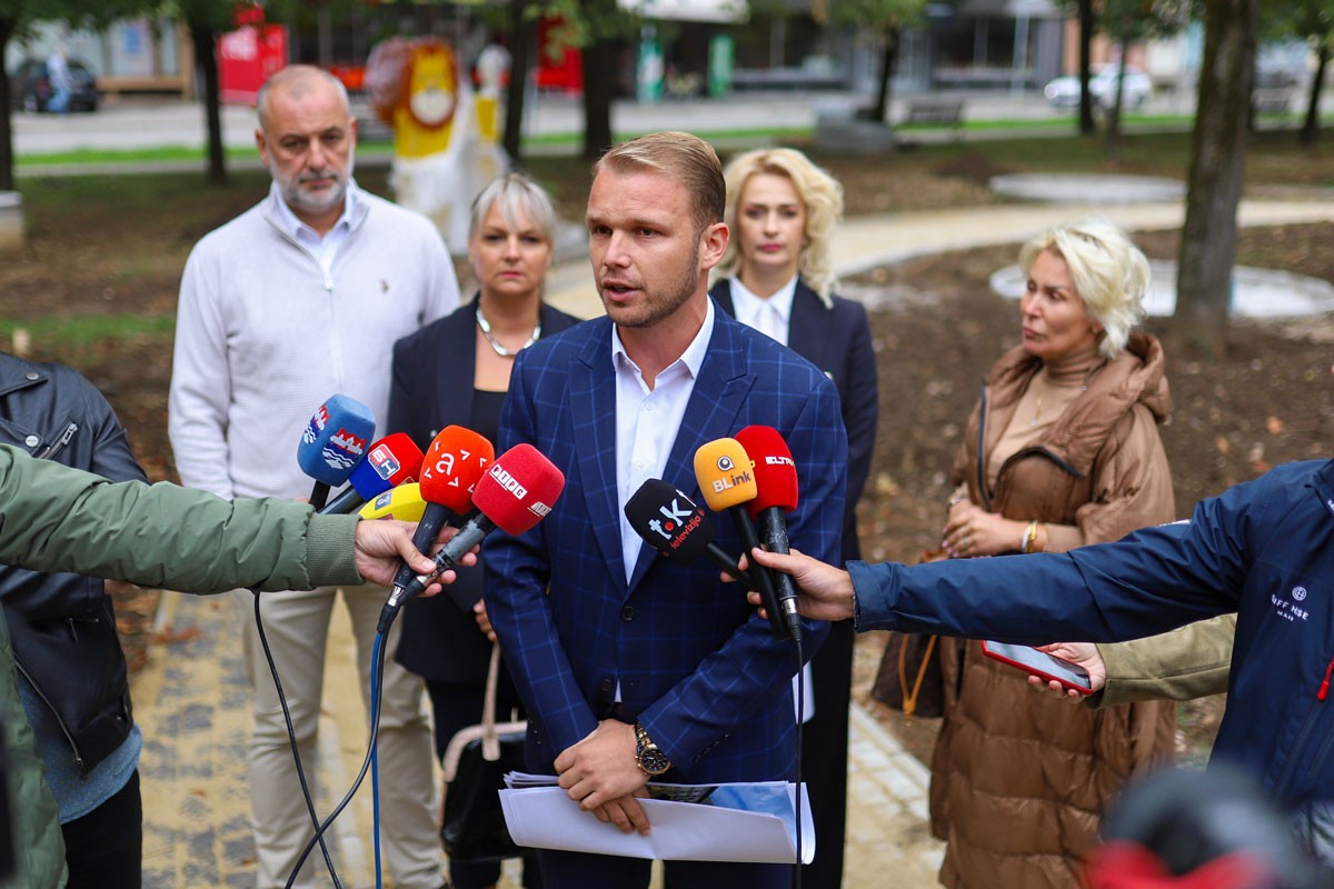 Ukradena dva slova iz Ćiriličnog parka, šta je poručio Stanivuković