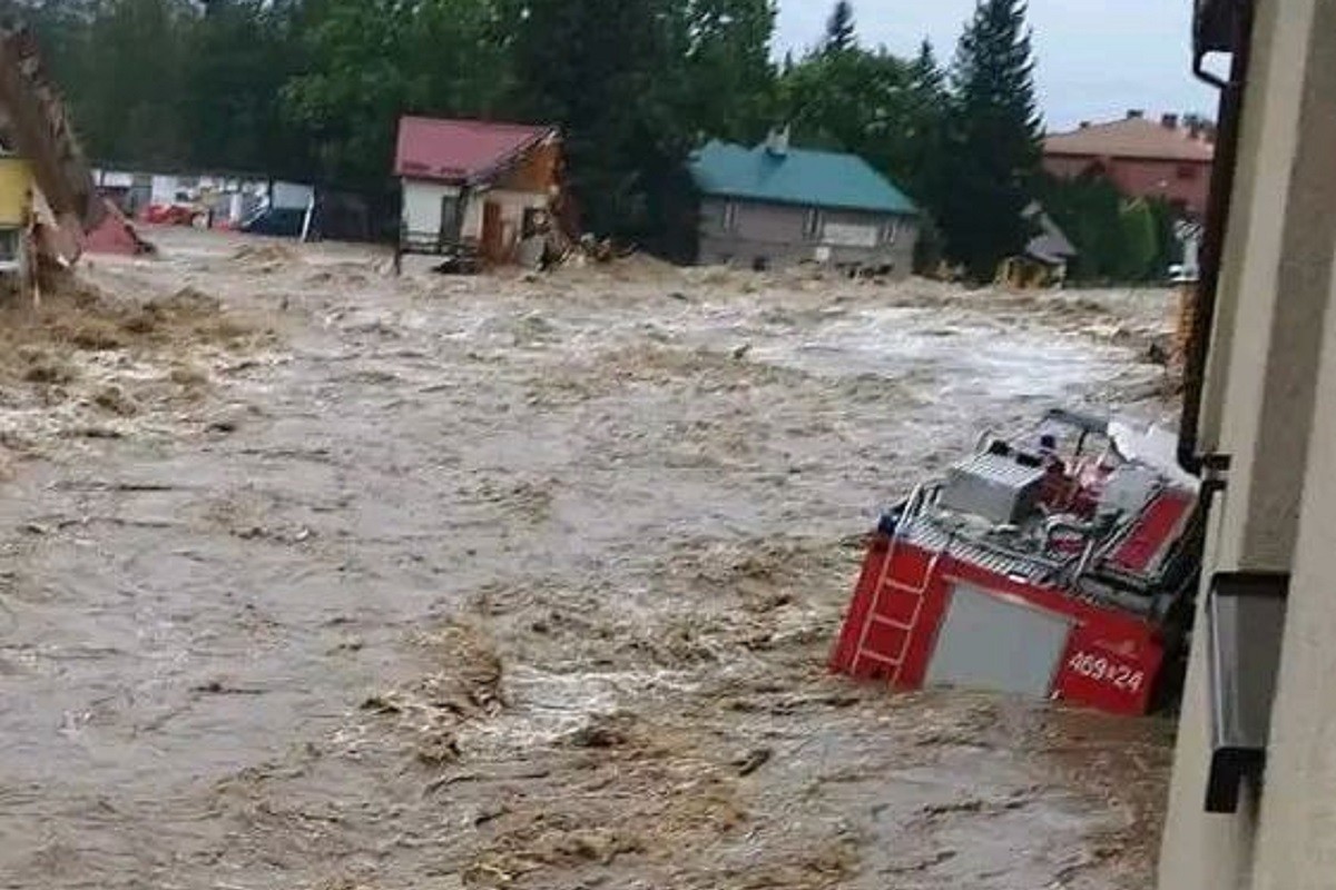 U Poljskoj proglašeno stanje prirodne katastrofe (VIDEO)