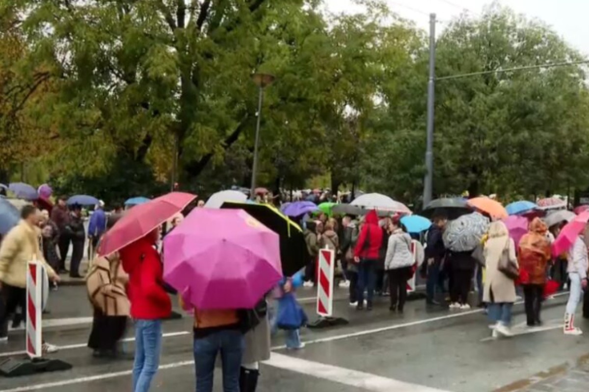 Protesti prosvjetnih radnika u Srbiji: Nećemo da nas dele, poštujemo naše tetkice