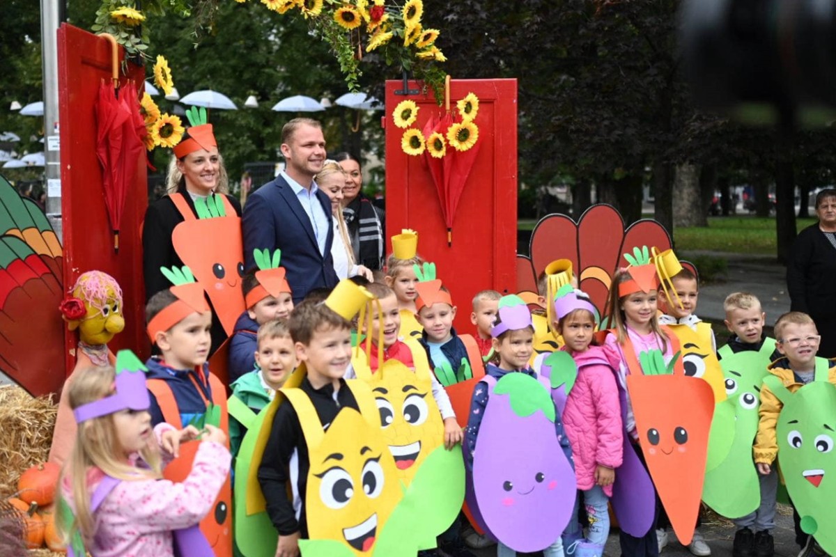 Jesenji festival cvijeća, plodova i meda: Bajkoviti prizor u centru Banjaluke