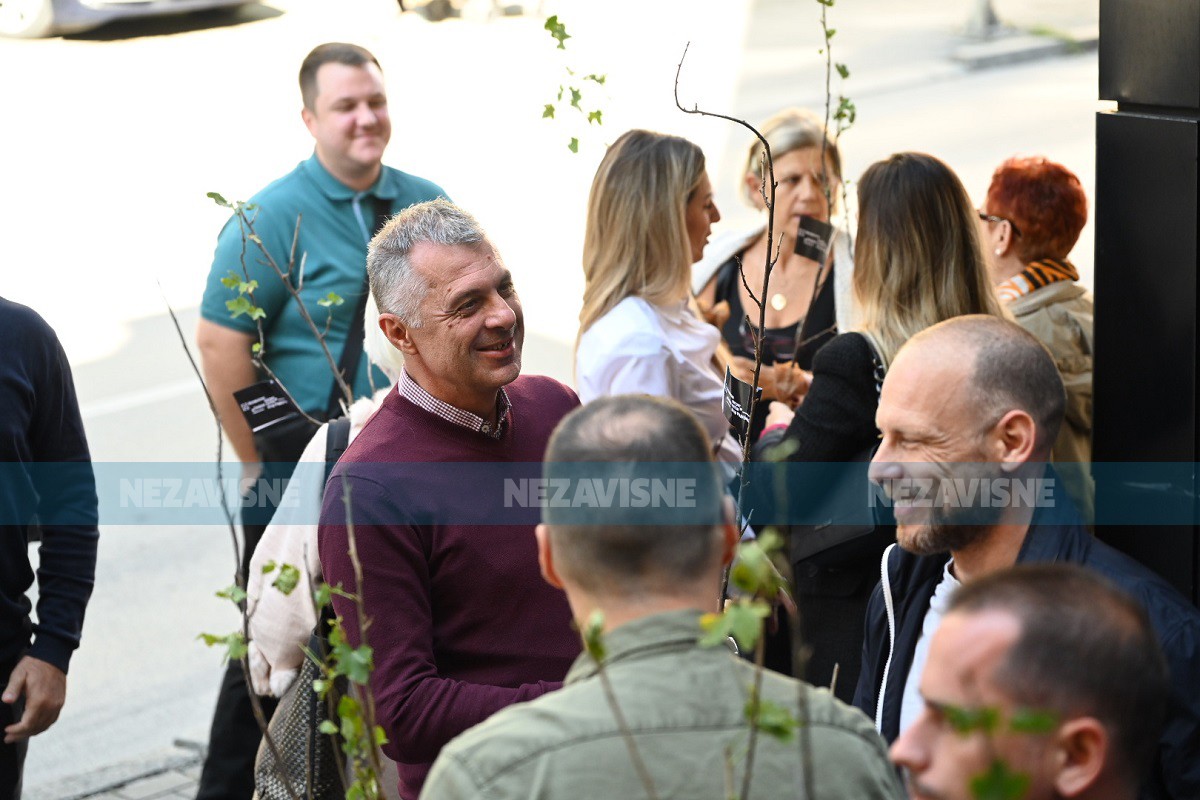 Banjalučanima dijelili sadnice brusnice (FOTO)