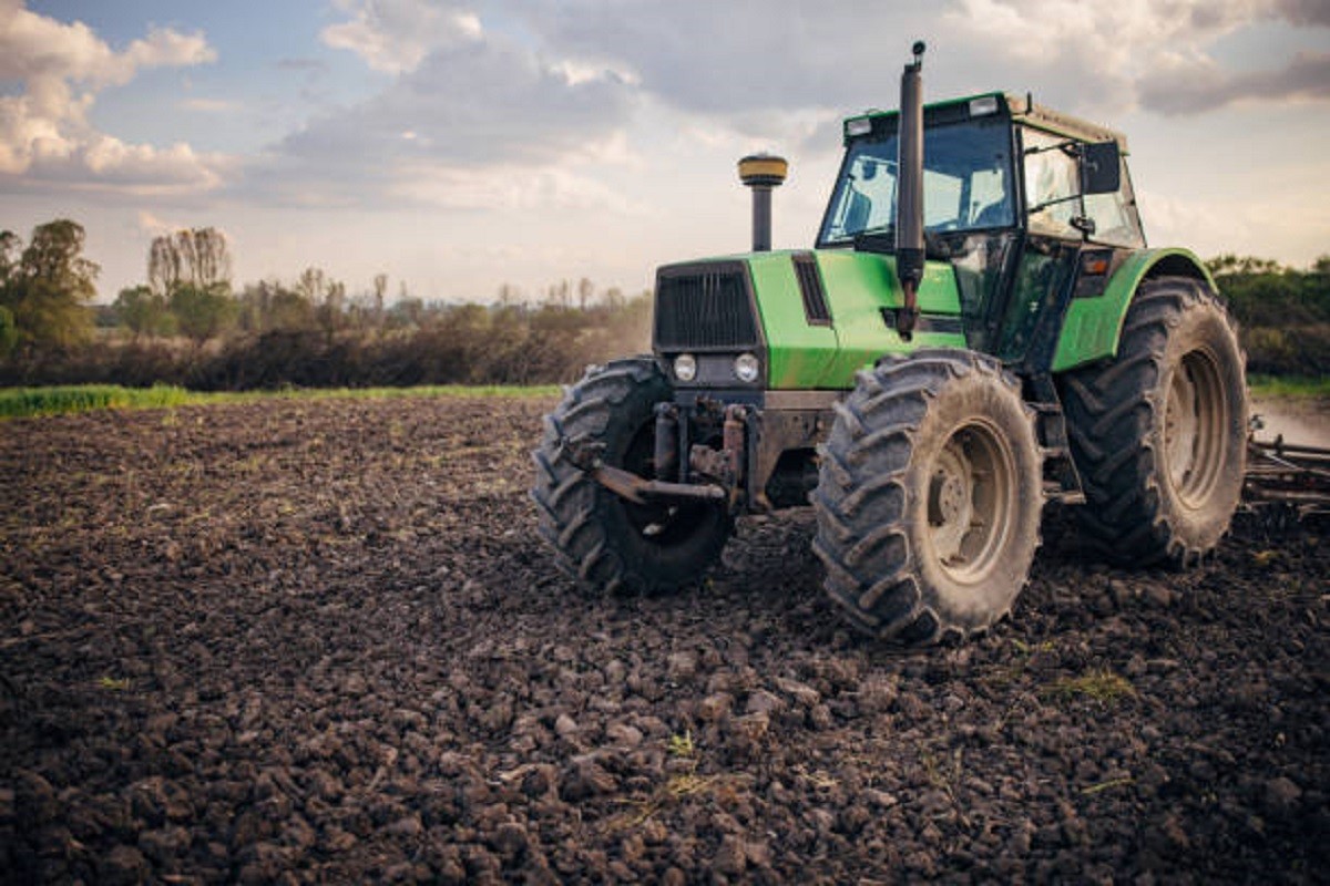 Traktor pregazio vlasnika (72) i zabio se u kuću