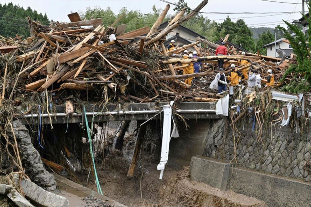 Dramatični snimci poplava u Japanu: Poginulo šest ljudi, ima i nestalih, ulice pod vodom