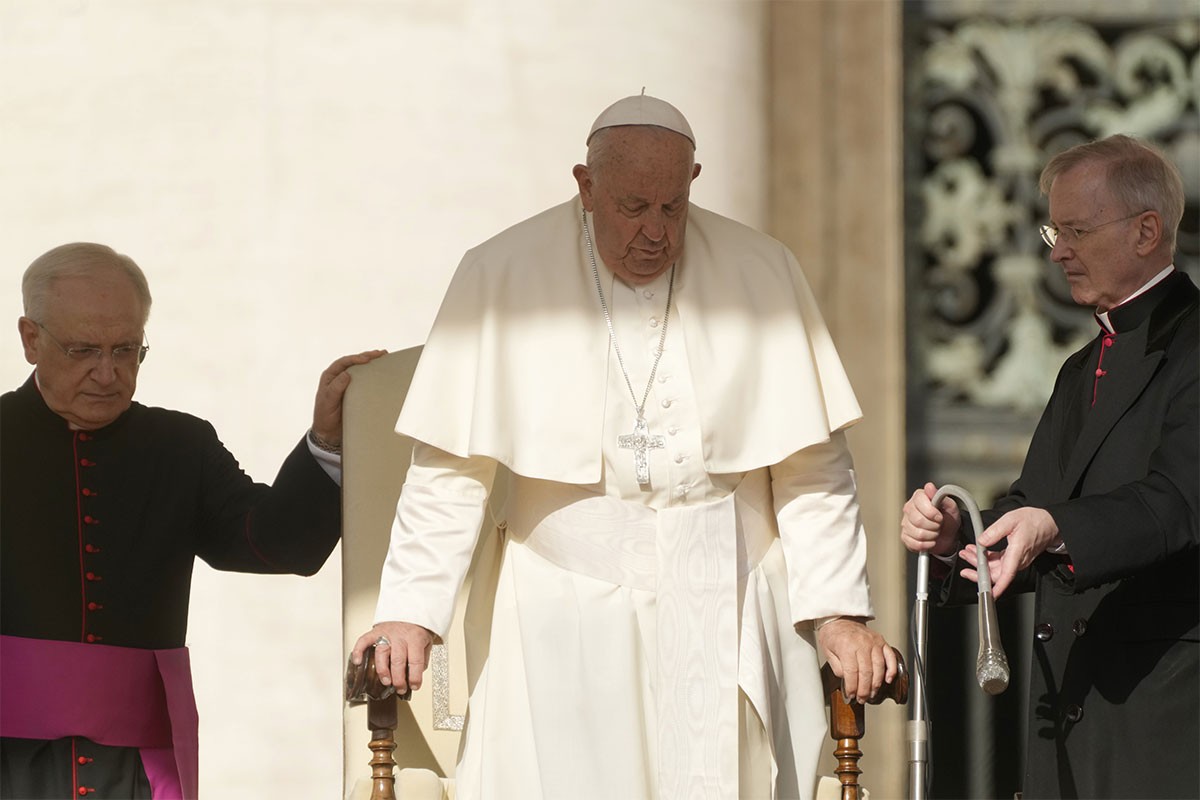 Papa: Italija zaslužuje kritiku jer parovi prije imaju ljubimce nego djecu