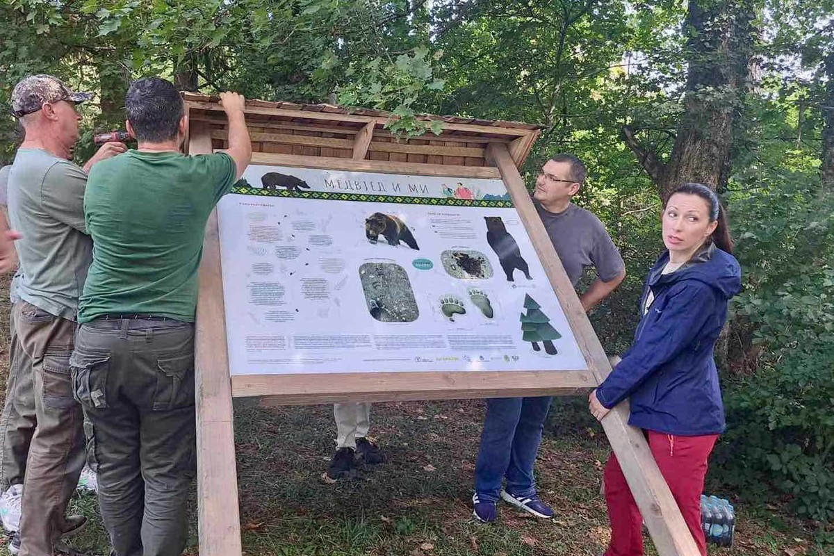 Postavljene edukacijske table o medvjedima na putu ka Banj brdu