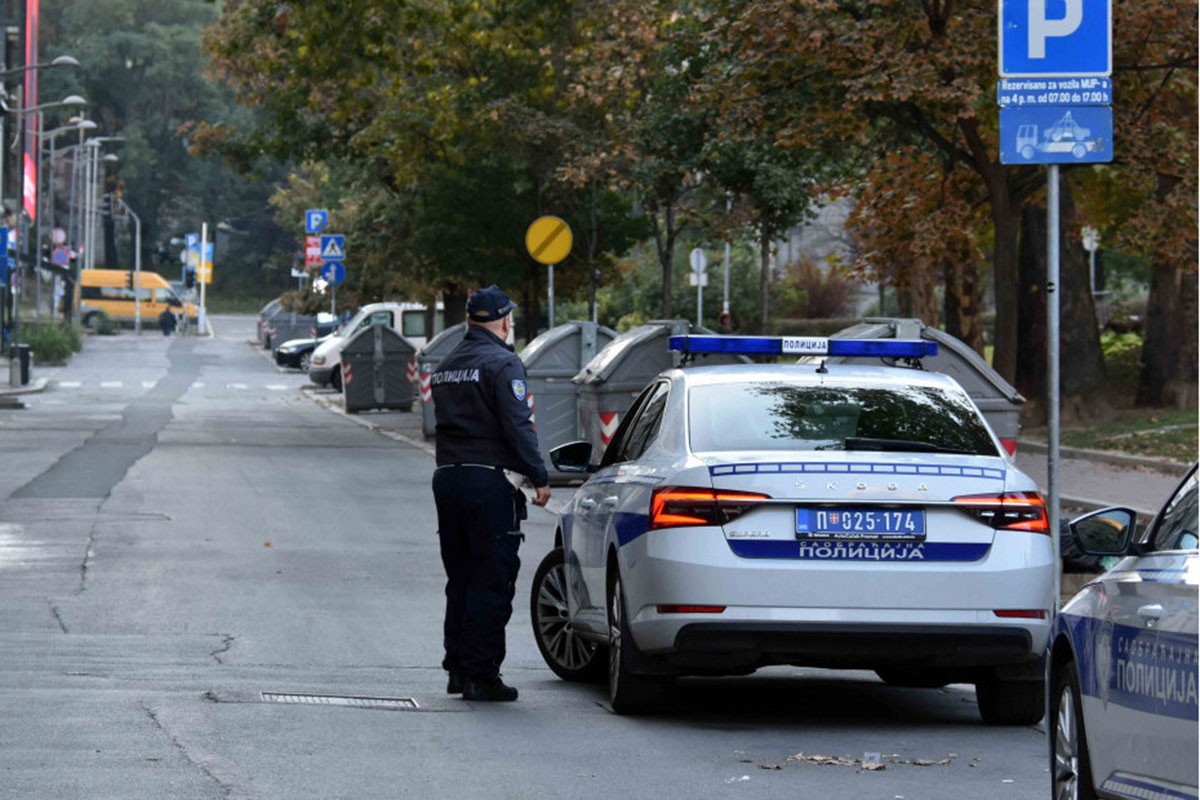 Mladić držao drogu u prodavnici za kućne ljubimce