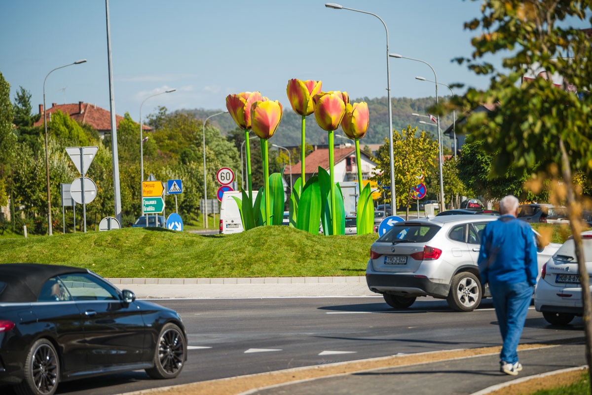 Banjaluka dobila kružnu raskrsnicu tulipan