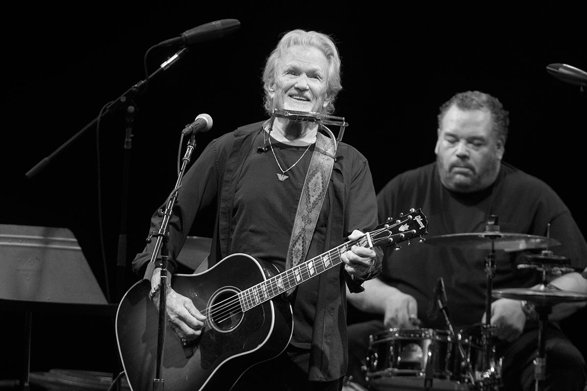 Preminuo Kris Kristoferson, legenda kantri muzike (VIDEO)