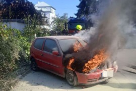 Gorio automobil u Banjaluci (FOTO)