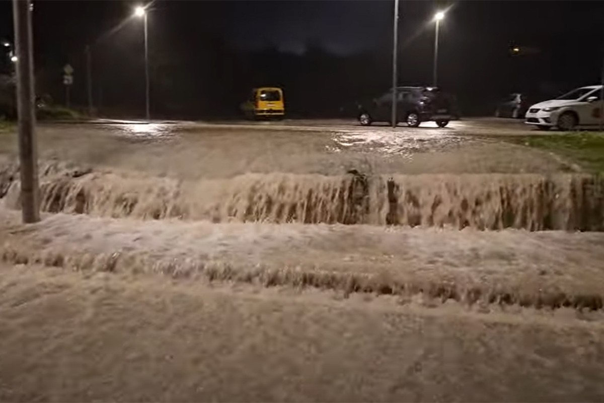 Olujni oblak koji stiže kod nas potopio Istru (VIDEO)