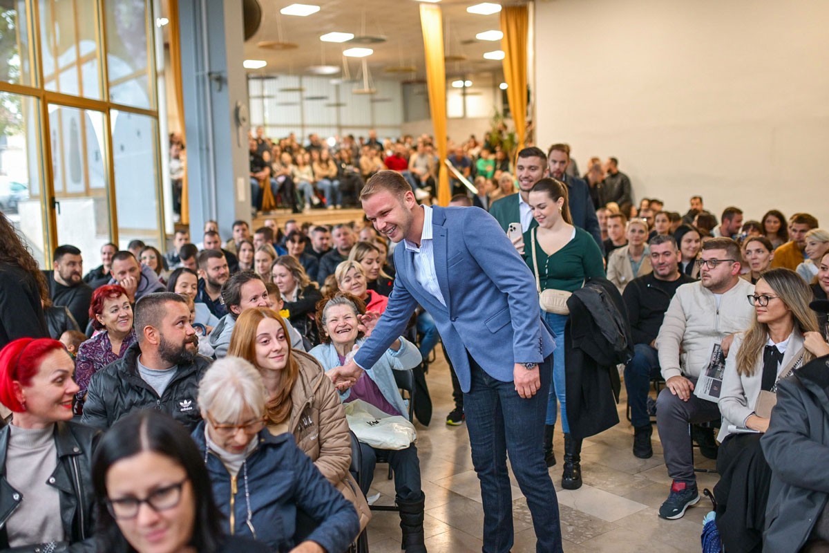 Predstavljeni besplatni projekti za kuće i dinamika podjele placeva u Banjaluci (VIDEO)