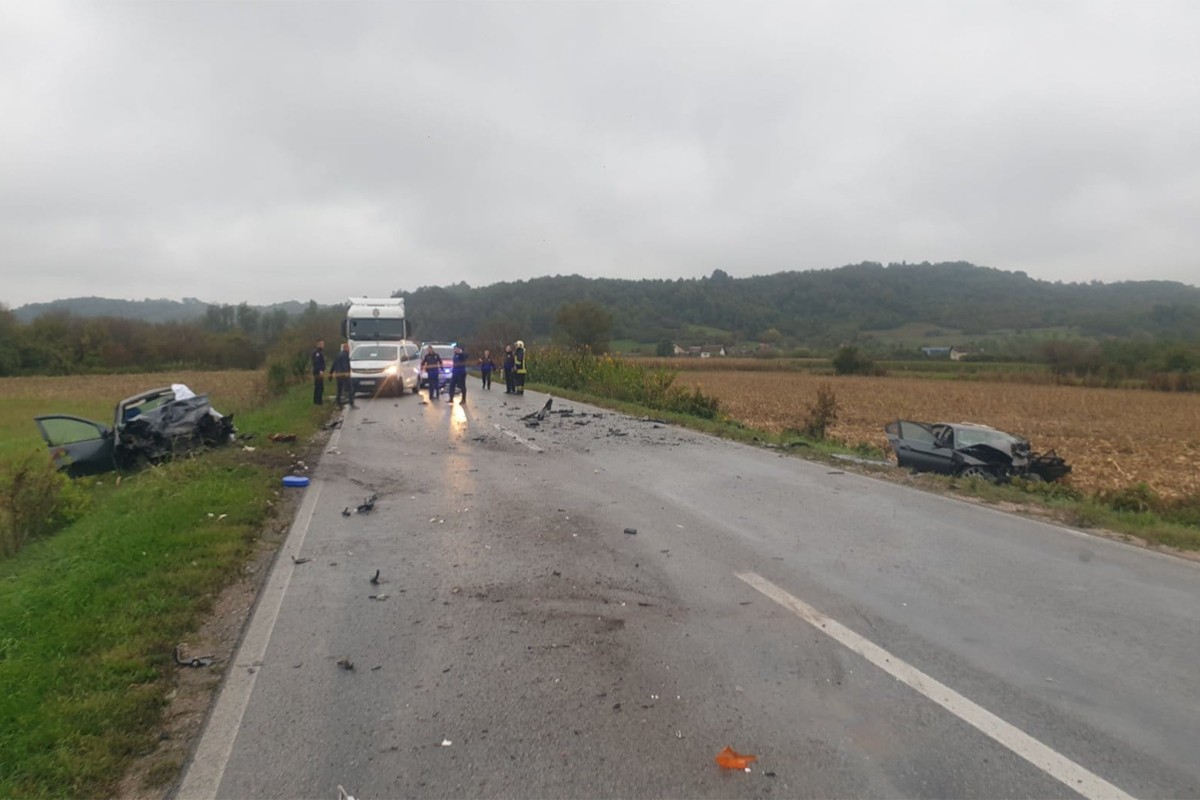 Detalji nesreće kod Doboja: Jedna osoba poginula, jedna teško povrijeđena (FOTO)