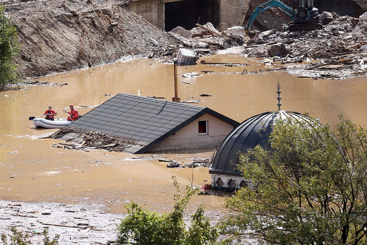 Katastrofalne poplave u BiH odnijele najmanje 18 života