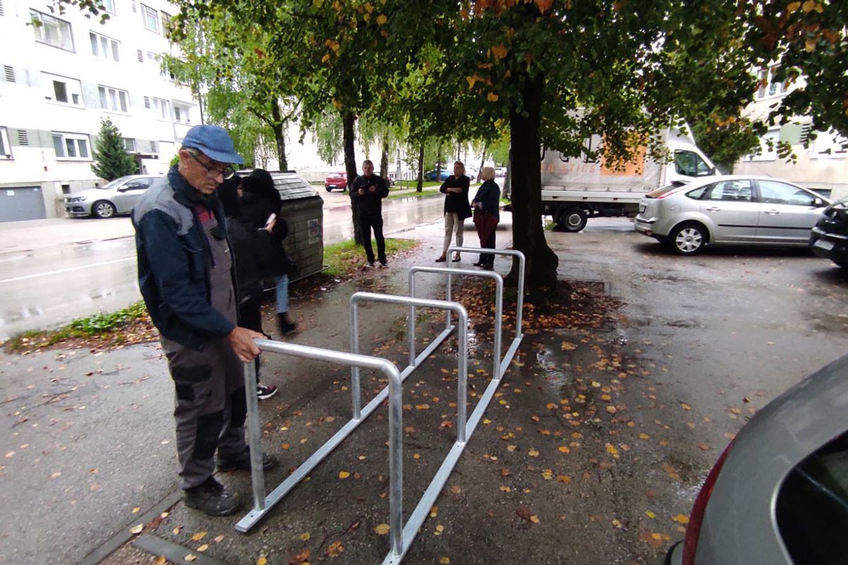 Grad poklonio parkinge za bicikla za 15 zajednica etažnih vlasnika