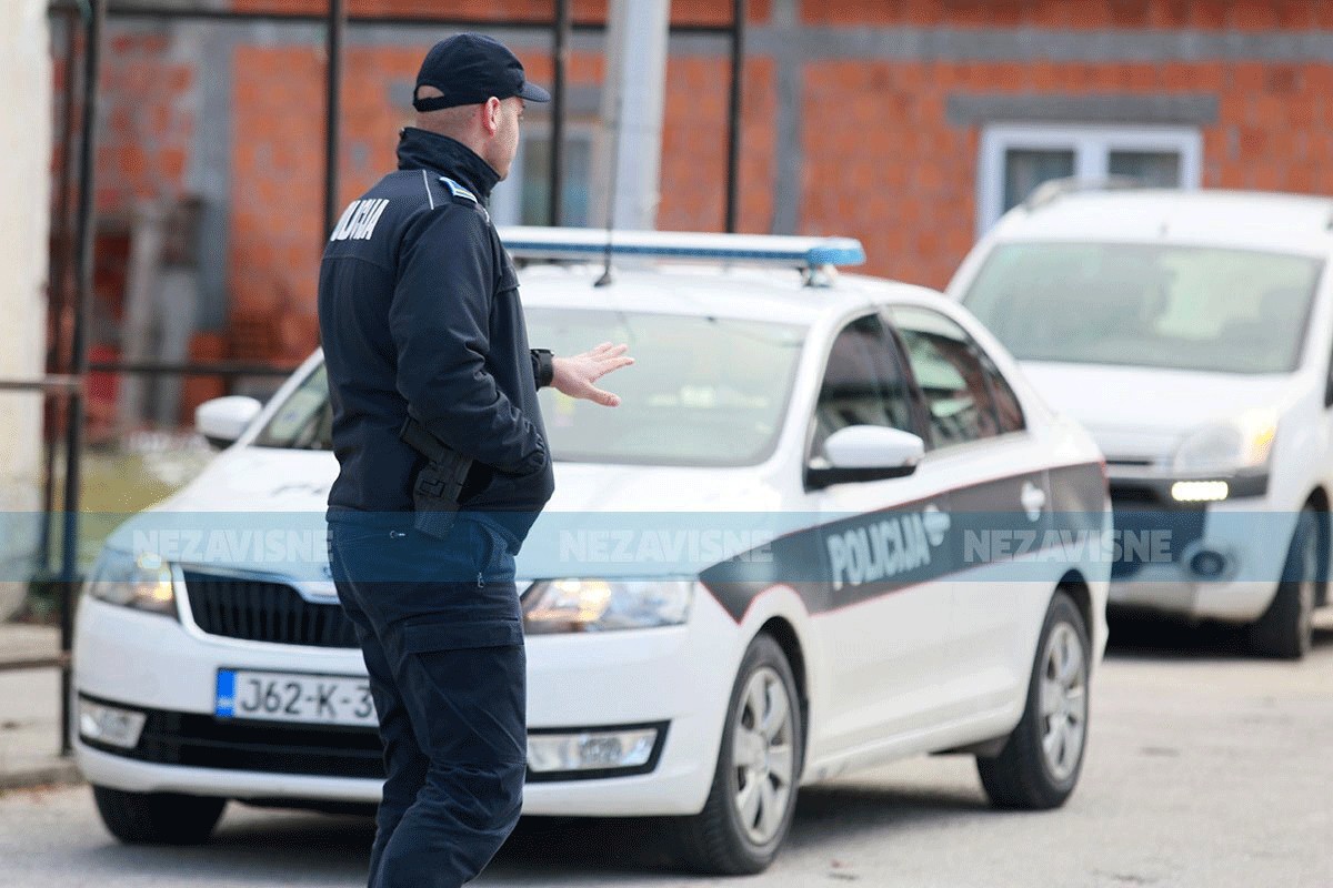 Drama u Kupresu: Tokom bjekstva probio policijsku blokadu, pao kod crkve