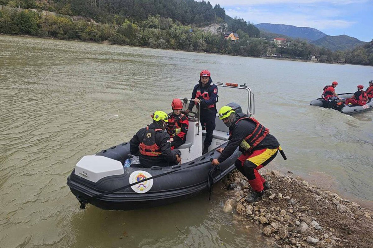 Tim za spasavanje na vodi i pod vodom upućen u Jablanicu