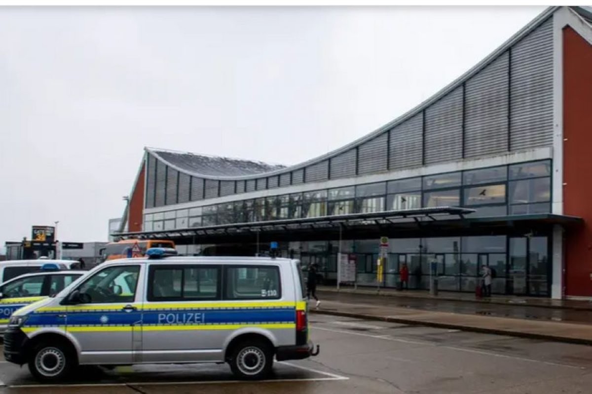 Majka iz BiH na aerodromu u Memingenu uhvaćena s lažnim EU dokumentima: Otkriven i sin