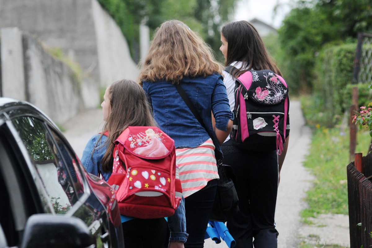 Ruksaci preteški za nejaka leđa osnovaca