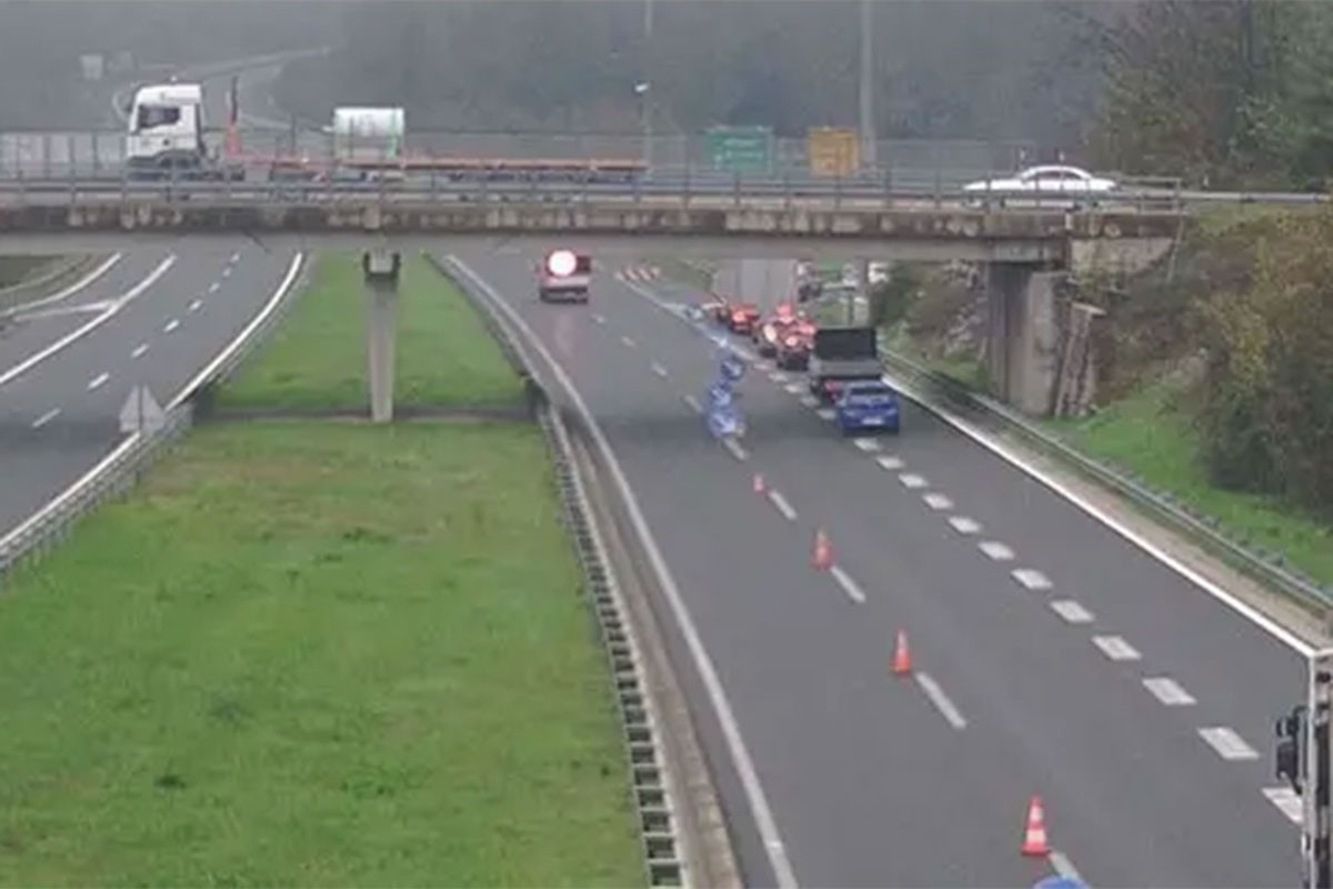 Poginule dvije osobe na auto-putu, saobraćaj preusmjeren preko Ravne Gore