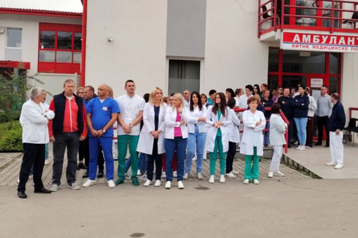 Radnici DZ Bratunac protestom podržali napadnutu doktoricu