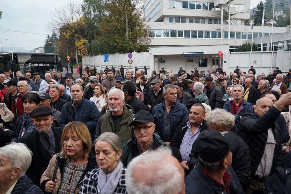 Održan protest ispred zgrade OHR-a: Zatražen odlazak Kristijana Šmita