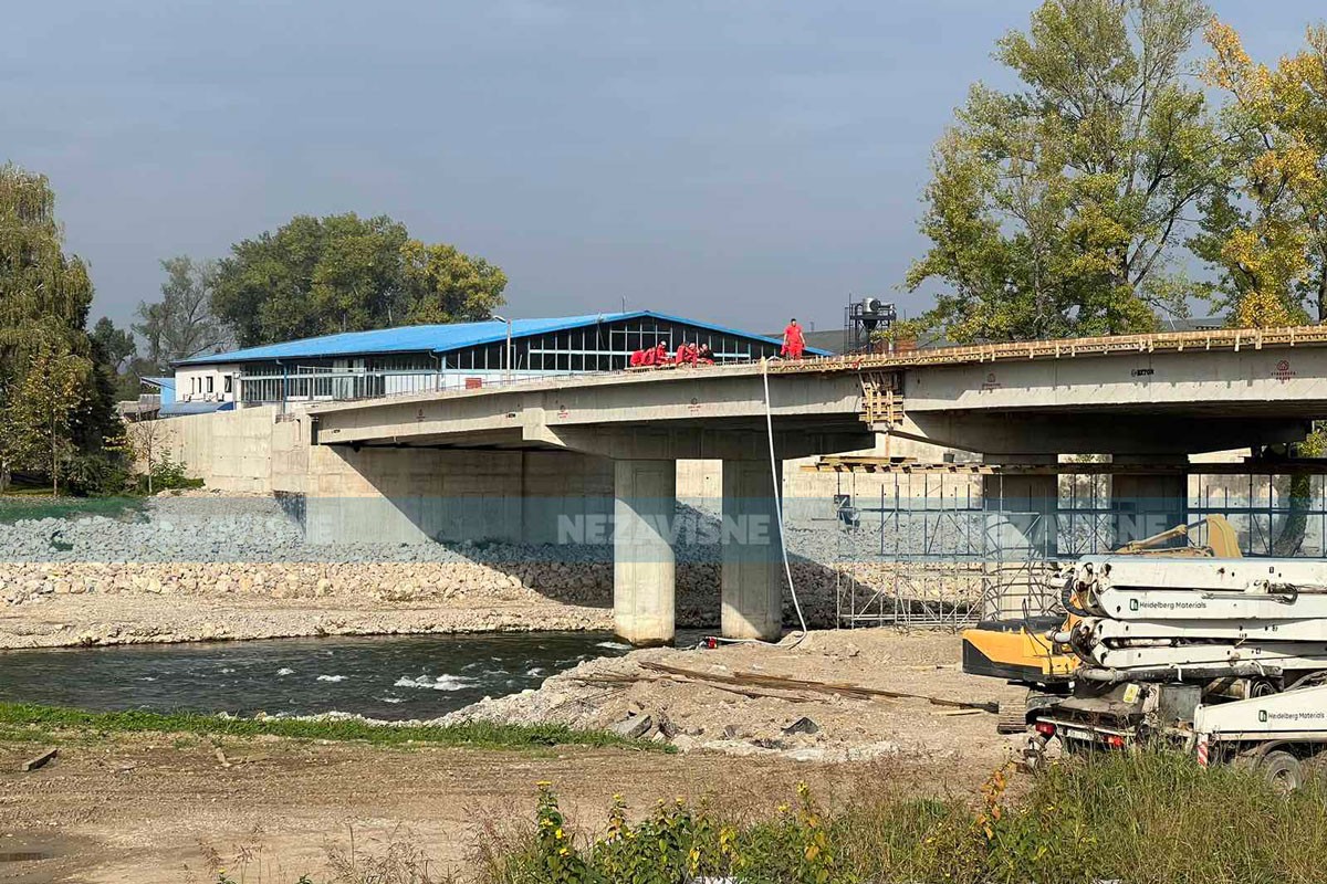 Izgrađena osnovna konstrukcija mosta u banjalučkom naselju Česma (FOTO)