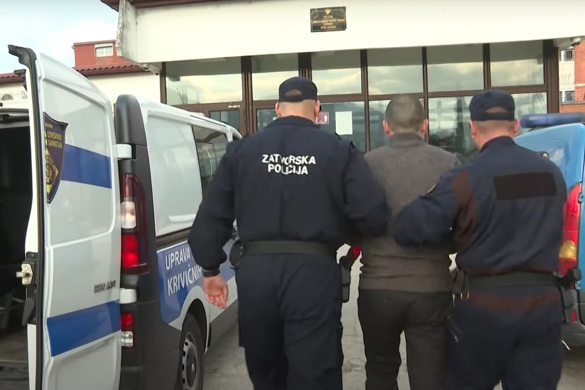 Ukrao auto i izazvao udes, pa nasrnuo na policajca